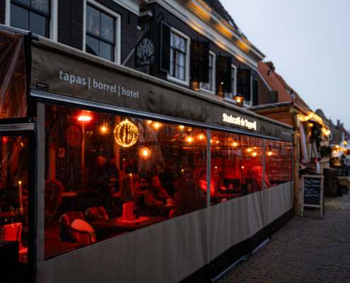Verwarmd en overdekt terras bij Stadscafé de Tapperij